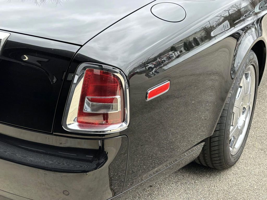 Used 2010 Rolls-Royce Phantom Drophead Coupe image 7