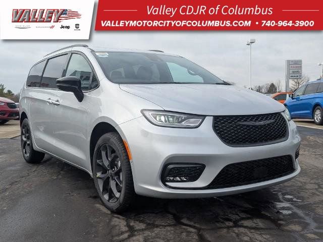 New 2026 Chrysler Pacifica Limited w/ S Appearance Package AWD/4WD image 1