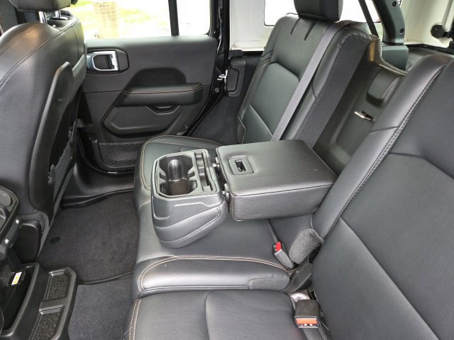 Used 2024 Jeep Wrangler Unlimited Sahara w/ Technology Group AWD/4WD image 47
