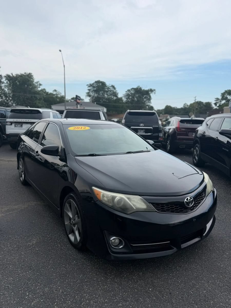 Used 2012 Toyota Camry SE FWD image 6
