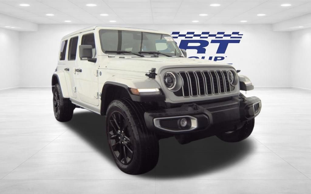 Used 2025 Jeep Wrangler Unlimited Sahara w/ Safety Group image 4