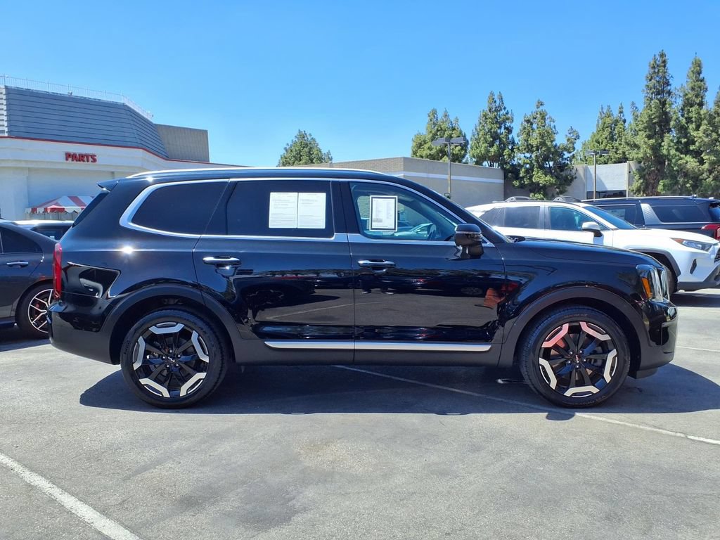 Certified 2023 Kia Telluride S w/ S Sunroof Package AWD/4WD image 3