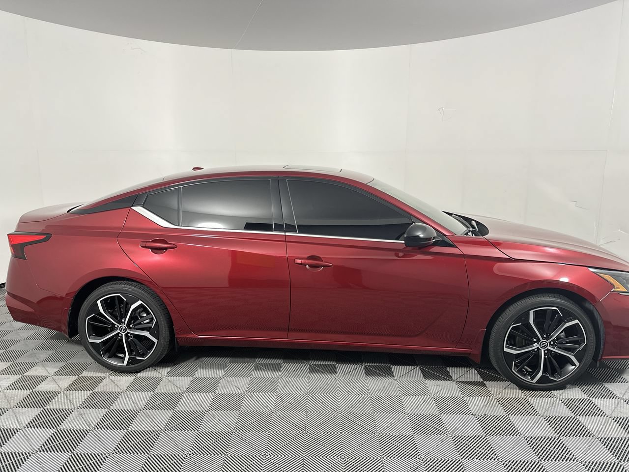 Used 2024 Nissan Altima 2.5 SR w/ SR Premium Package FWD image 17