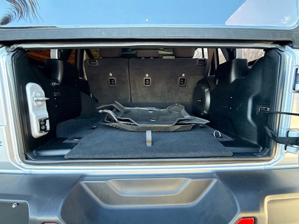 Used 2023 Jeep Wrangler Unlimited w/ Cold Weather Group image 29