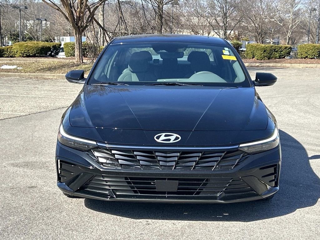 Certified 2025 Hyundai Elantra SEL image 2