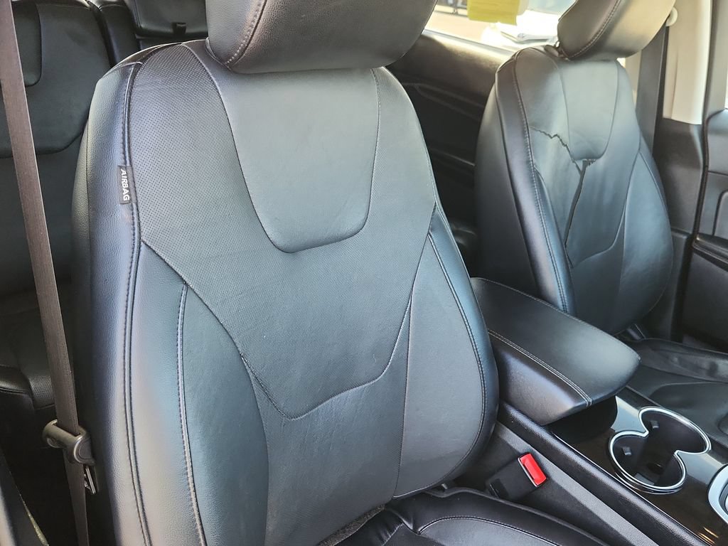 Used 2018 Ford Edge Titanium w/ Equipment Group 301A AWD/4WD image 17