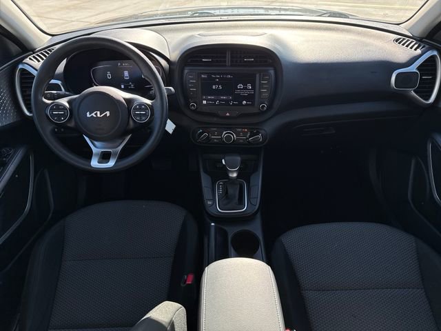 Used 2023 Kia Soul LX w/ LX Technology Package FWD image 12