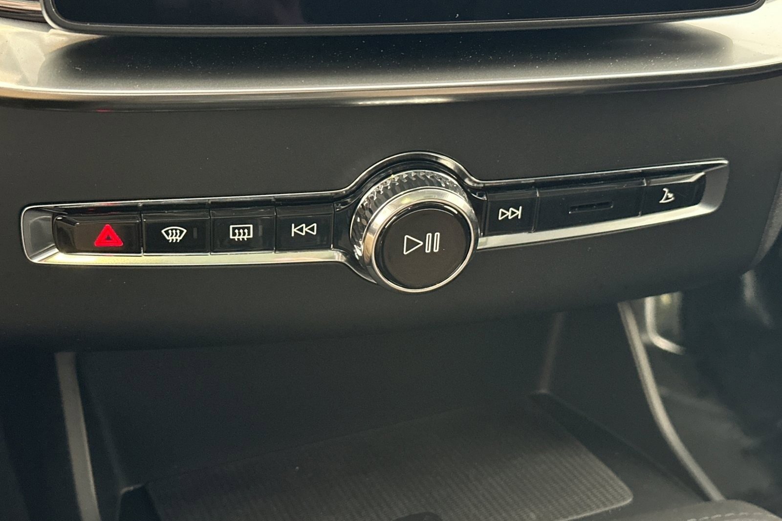 New 2026 Volvo XC90 B5 Plus image 23