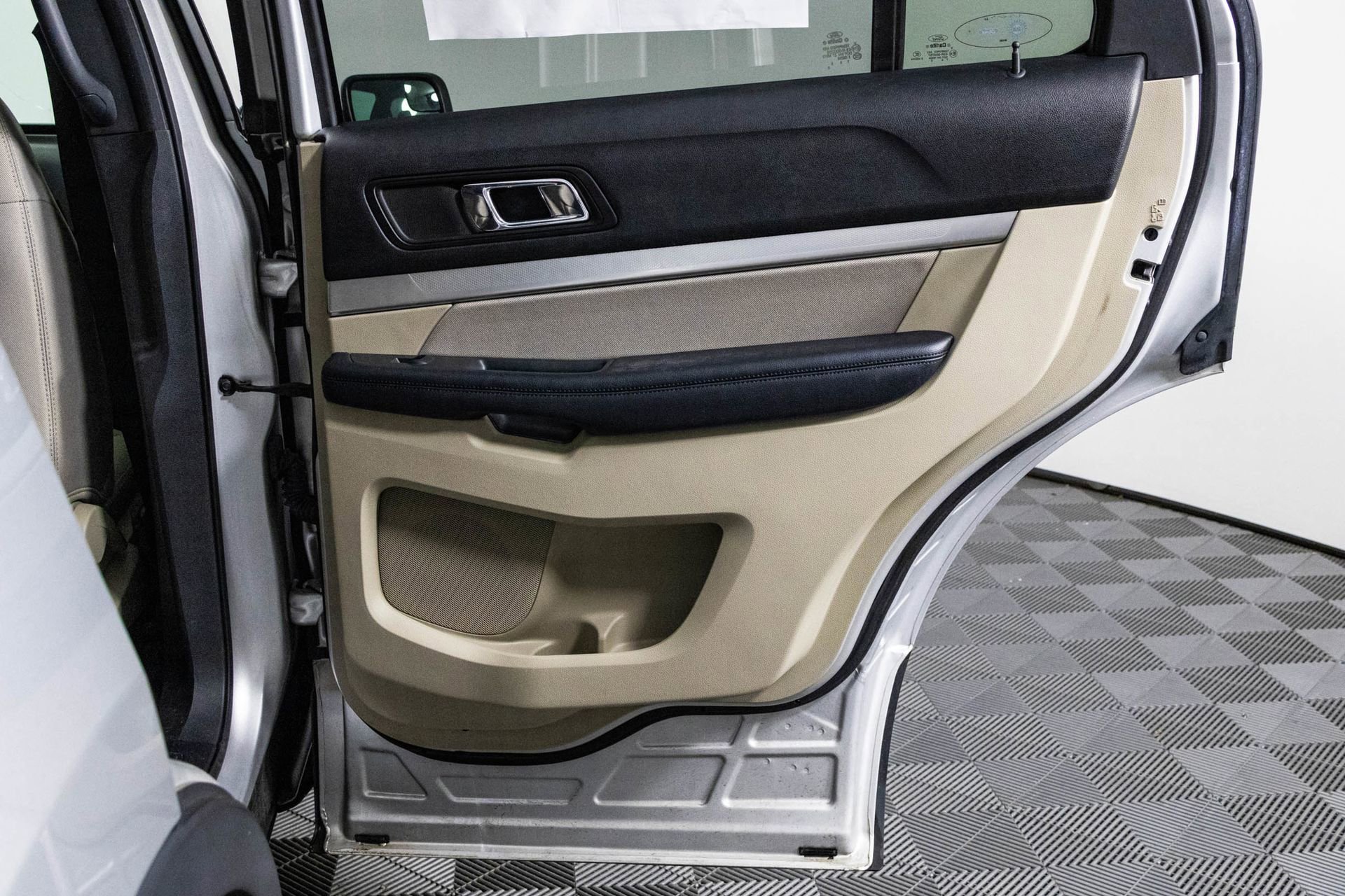 Used 2018 Ford Explorer Base image 39