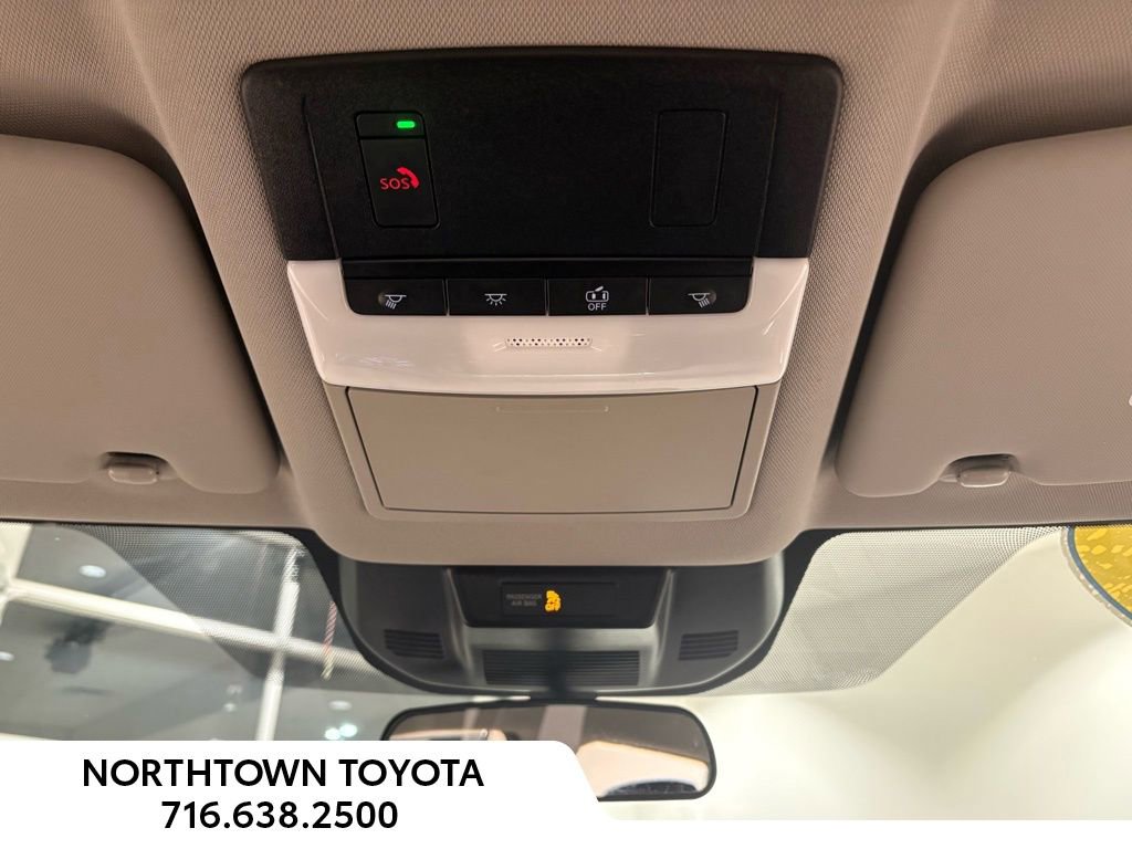 Used 2023 Nissan Rogue SV image 14