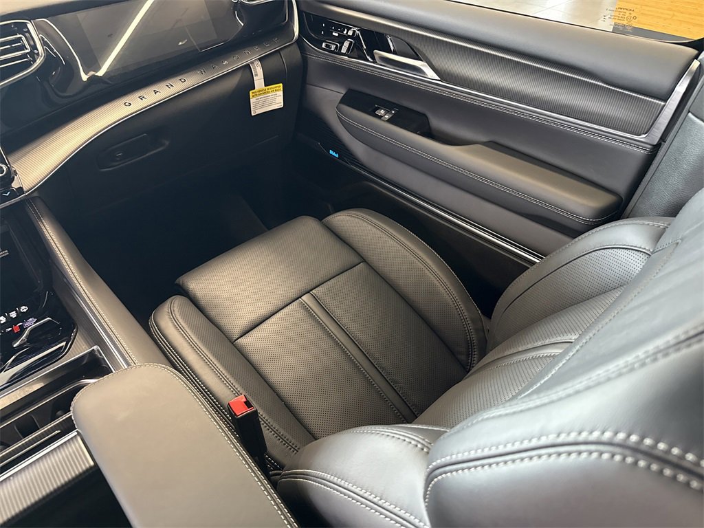 New 2026 Jeep Grand Wagoneer Summit w/ Premium Group III image 28
