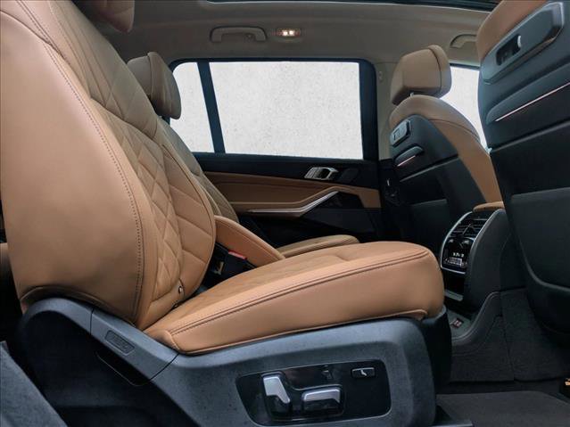 Used 2024 BMW X7 xDrive40i w/ Premium Package image 22