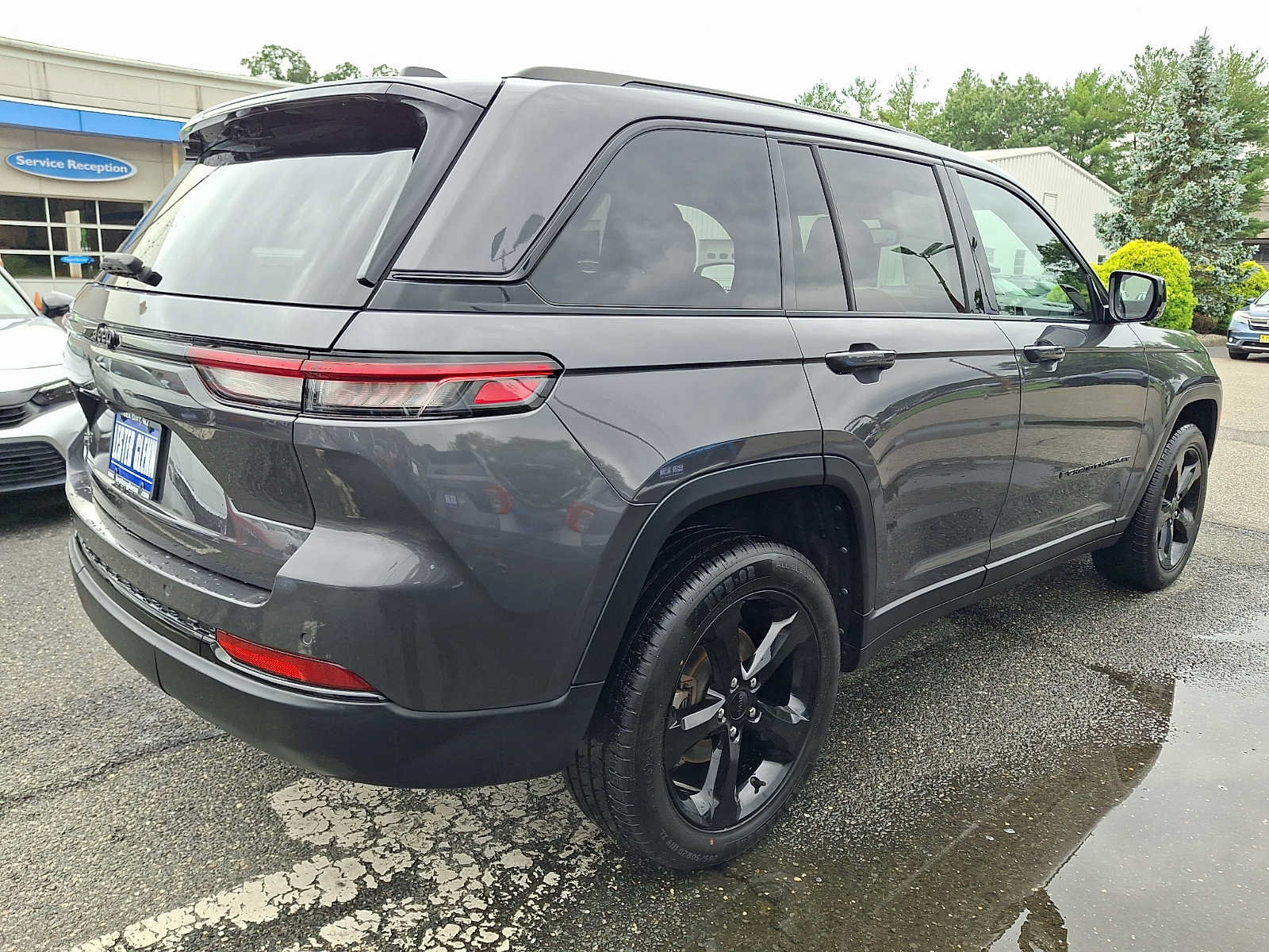 Used 2022 Jeep Grand Cherokee Altitude AWD/4WD image 6