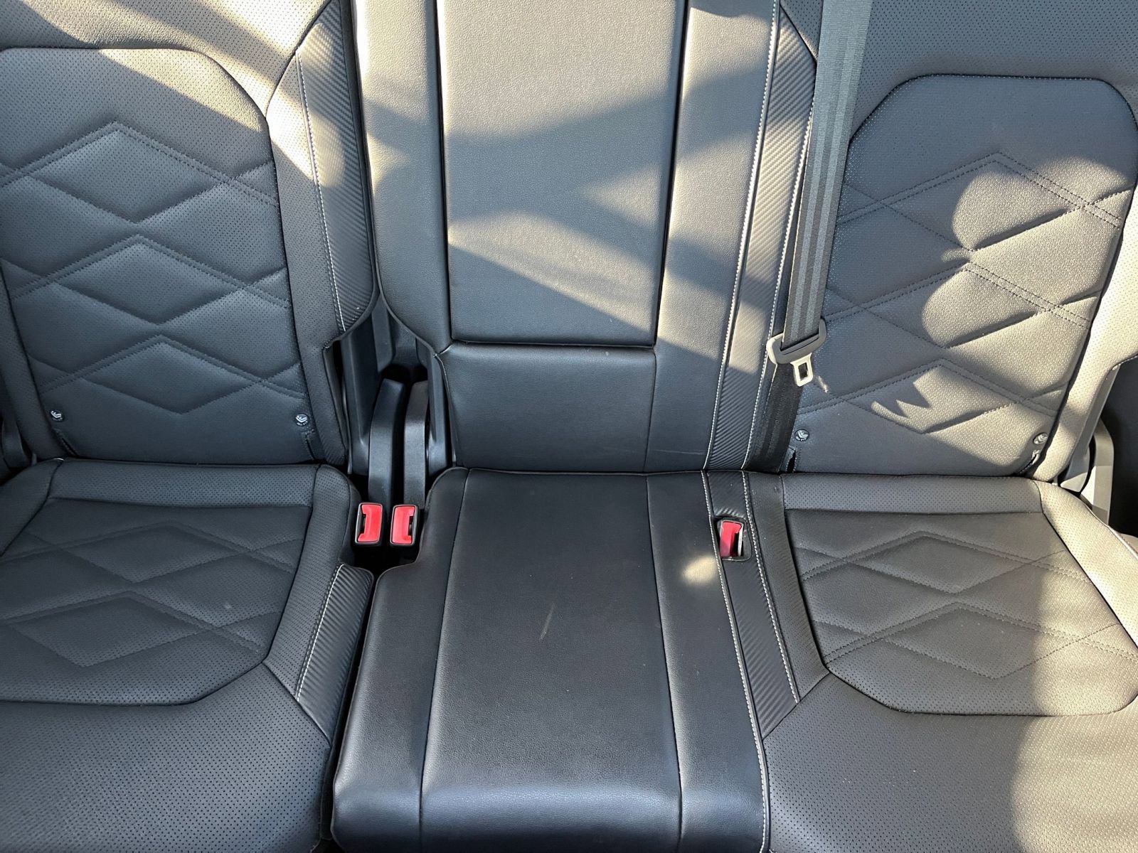 Used 2024 Volkswagen Atlas Cross Sport SE image 40