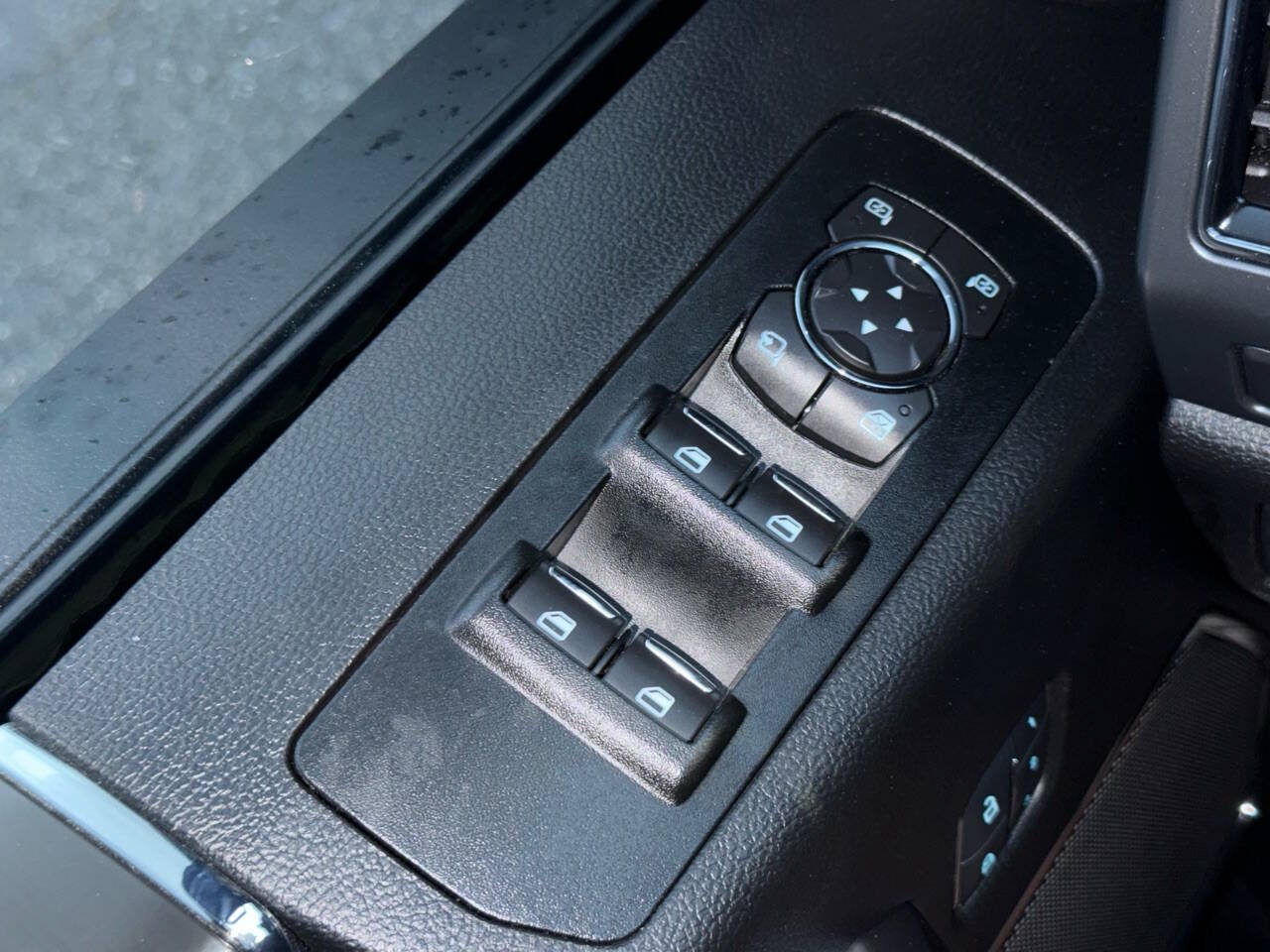 Used 2018 Ford F150 Lariat w/ Equipment Group 502A Luxury AWD/4WD image 42