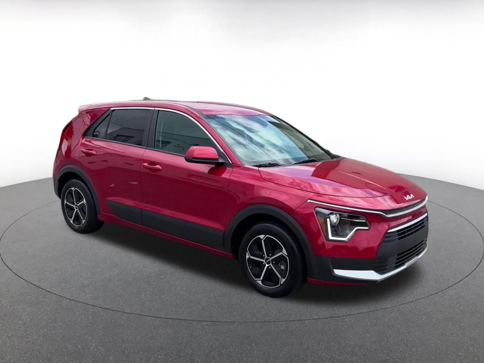 Used 2026 Kia Niro LX FWD image 2