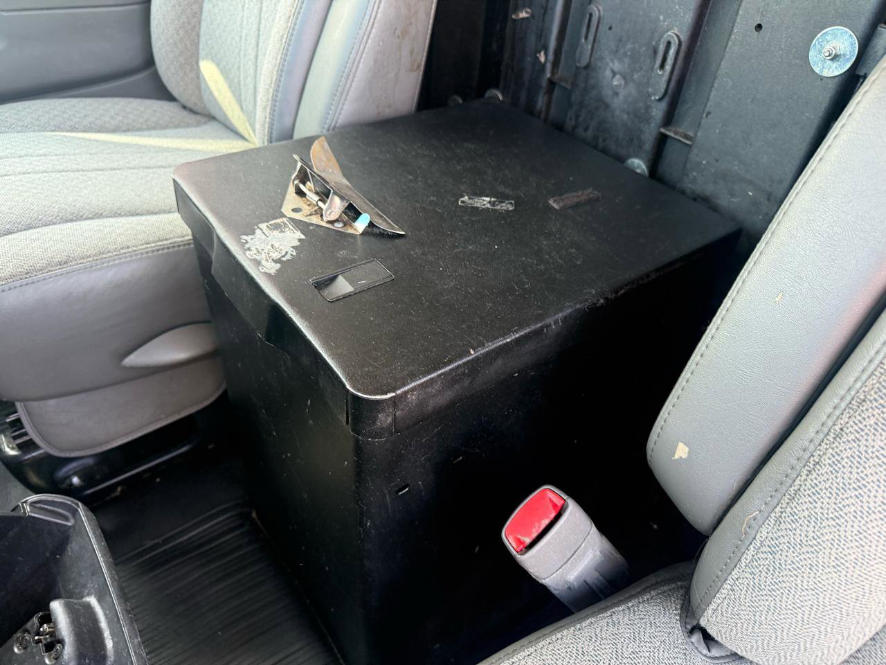 Used 2010 Chevrolet Express 2500 RWD image 19