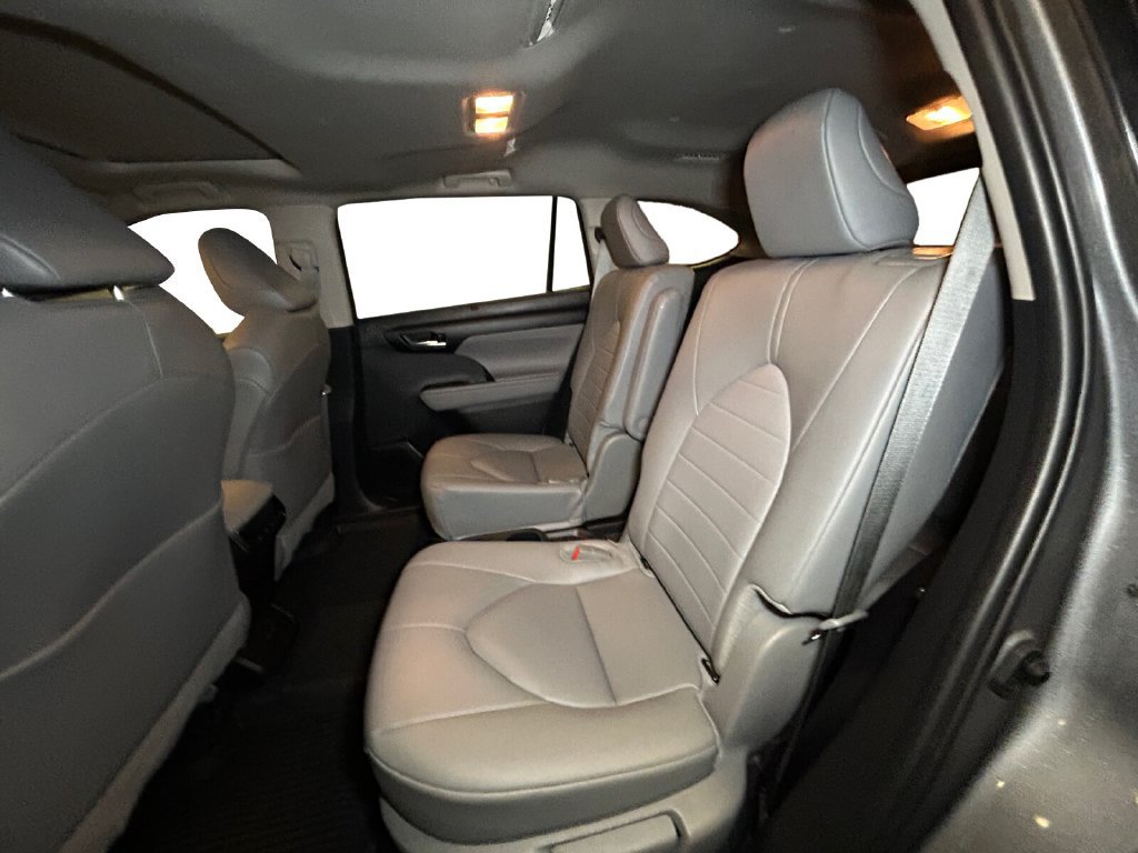 Certified 2026 Toyota Highlander XLE AWD/4WD image 13