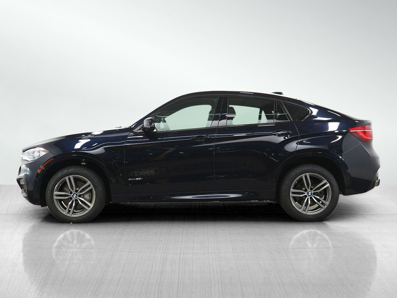 Used 2019 BMW X6 xDrive50i w/ M Sport Package AWD/4WD image 2