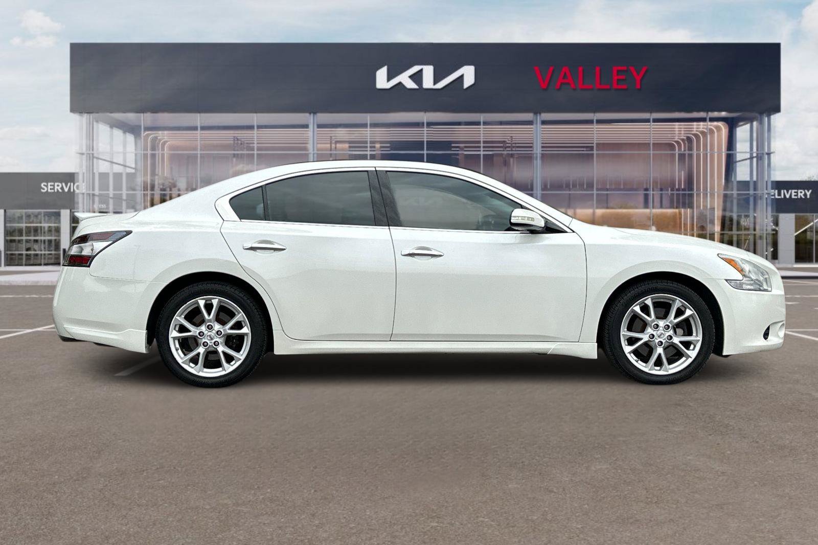 Used 2014 Nissan Maxima 3.5 SV w/ Premium Package FWD image 3