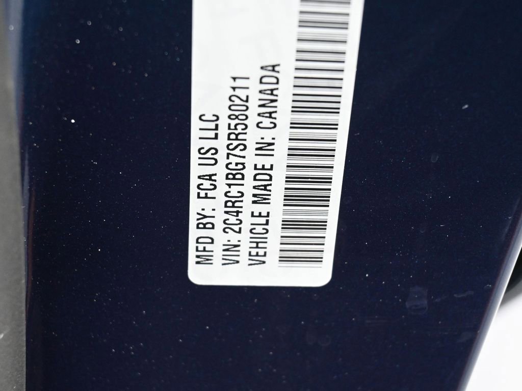 Used 2025 Chrysler Pacifica Select image 17