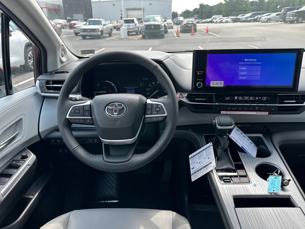 Used 2026 Toyota Sienna XLE AWD/4WD image 17