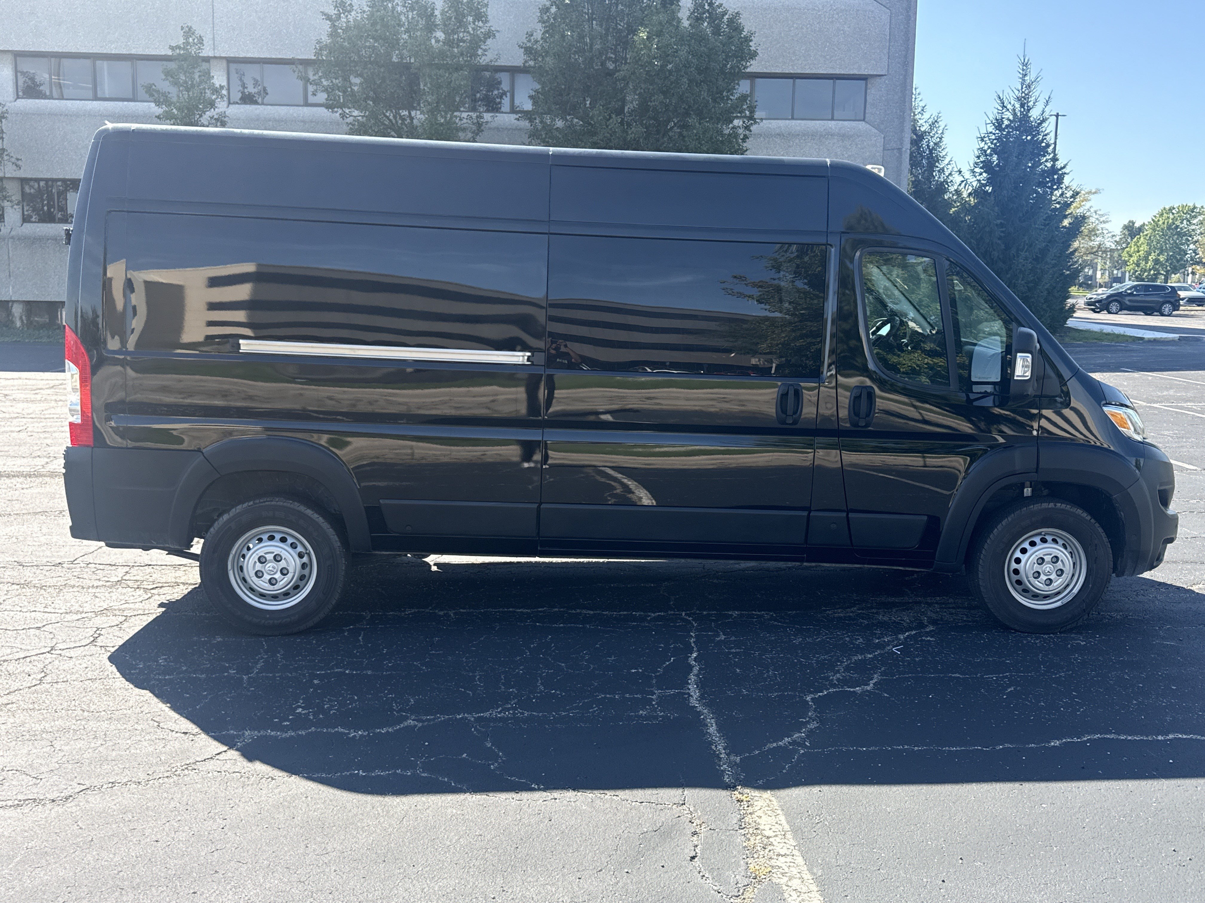 New 2026 RAM ProMaster 3500 w/ Crew Van Package FWD image 11