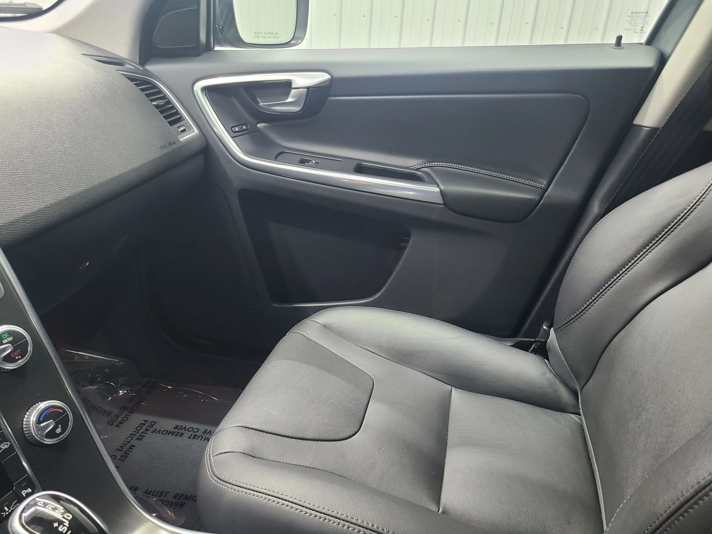 Used 2016 Volvo XC60 T5 Platinum w/ Climate Package AWD/4WD image 25