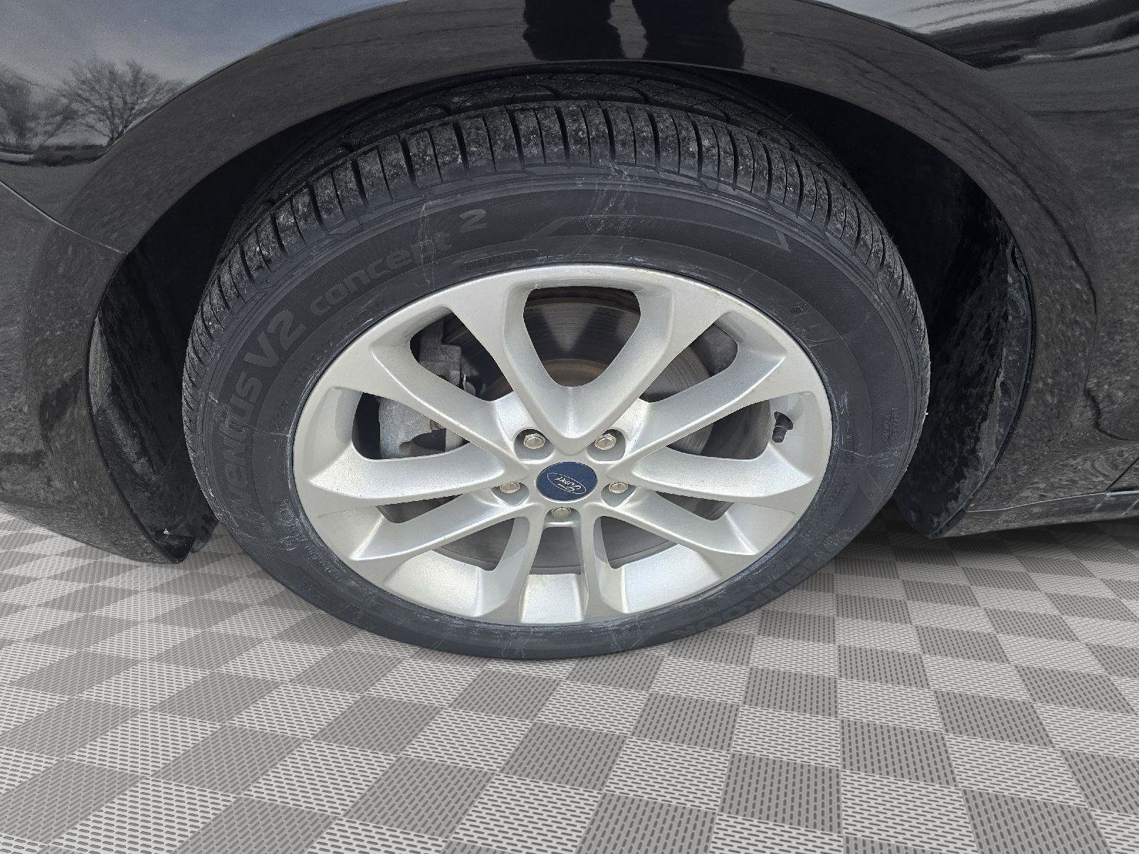 Used 2019 Ford Fusion SE image 24