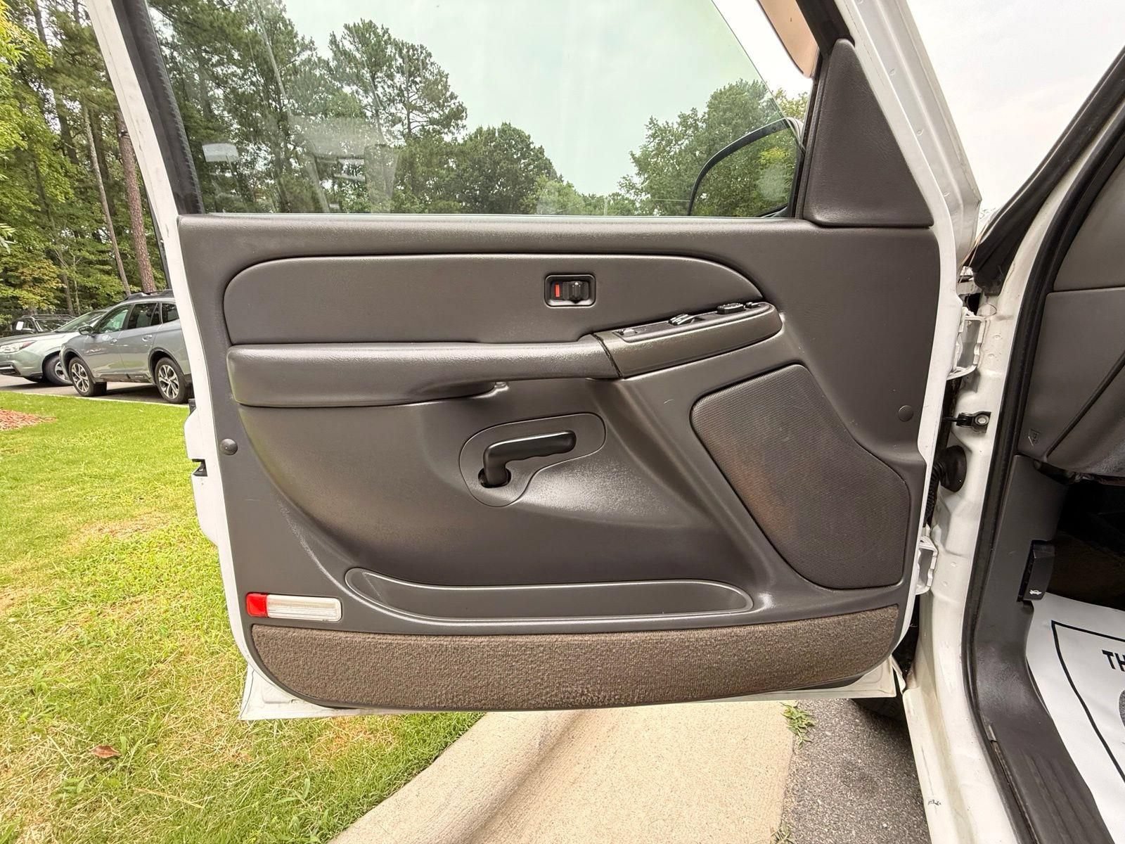 Used 2005 Chevrolet Silverado 1500 LS w/ Light Duty Power Package AWD/4WD image 15