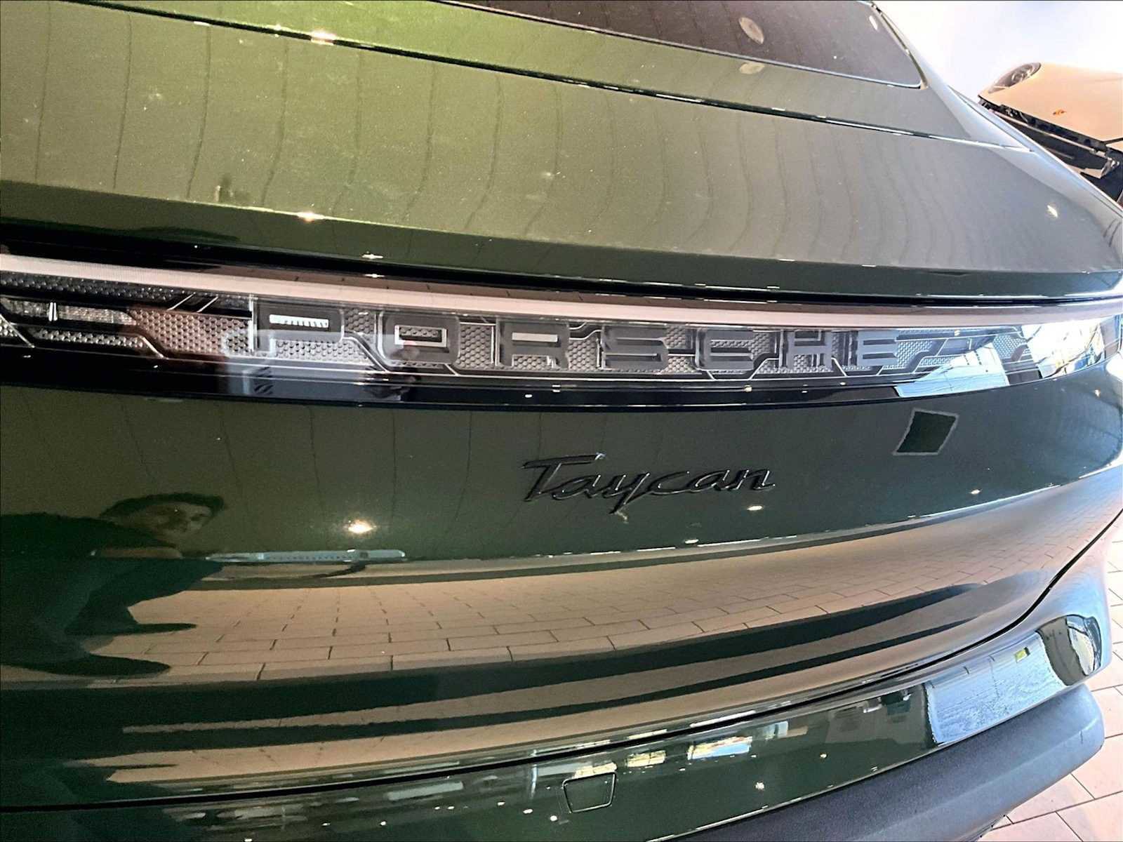 Used 2025 Porsche Taycan image 37