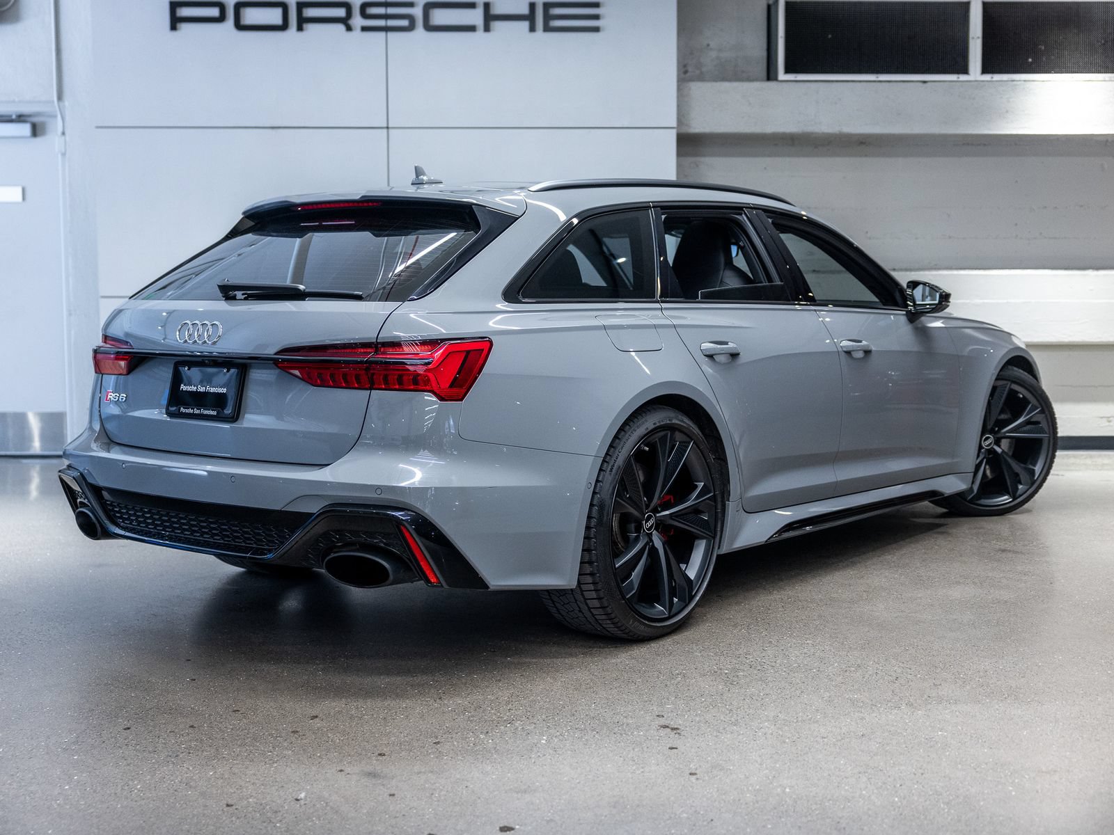 Used 2023 Audi RS 6 AWD/4WD image 8
