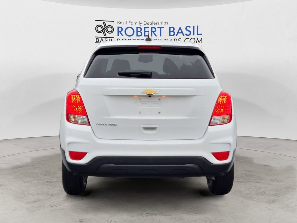 Used 2022 Chevrolet Trax LS w/ Tint and Cruise Package image 4