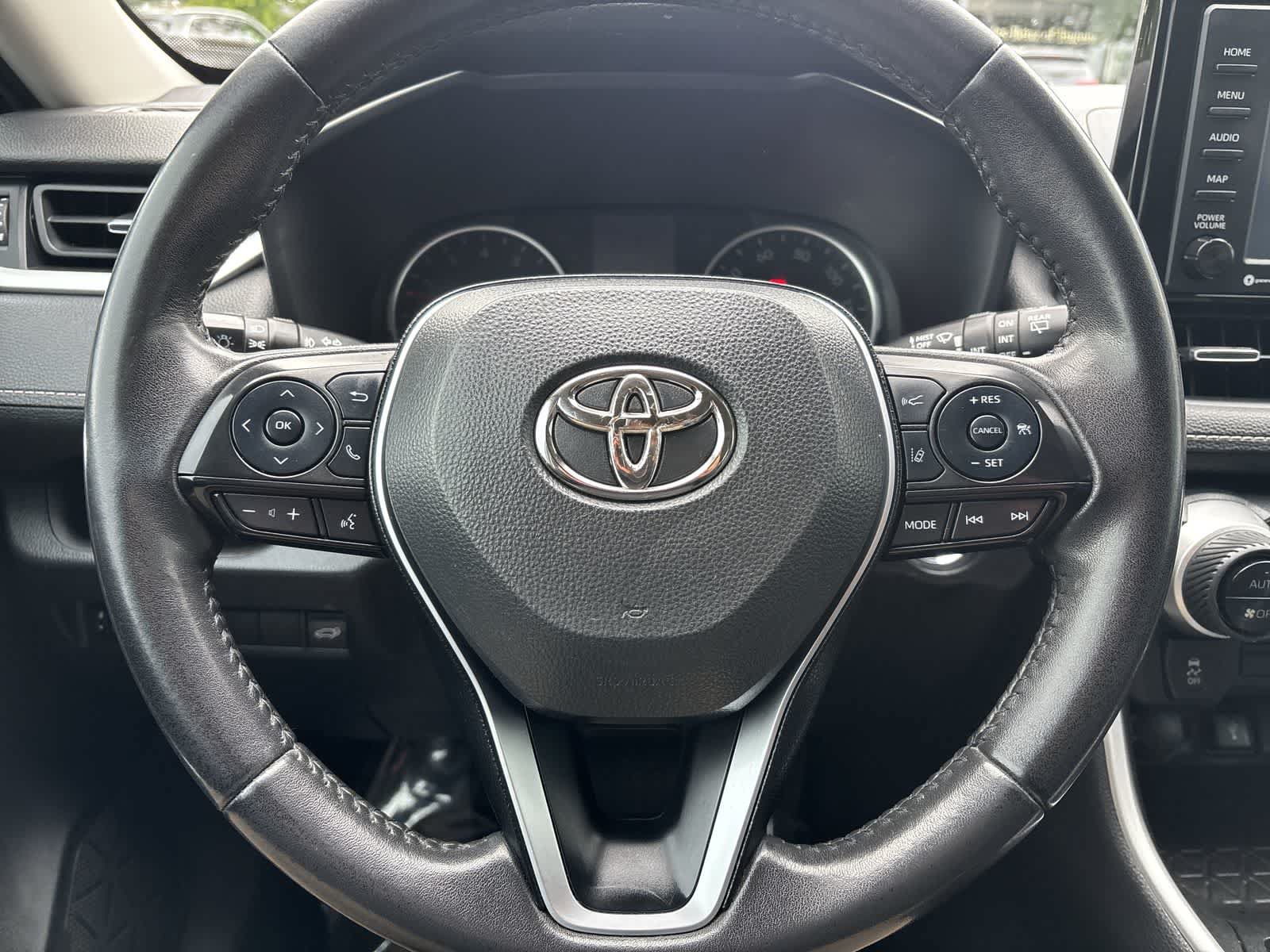 Used 2022 Toyota RAV4 XLE Premium FWD image 10