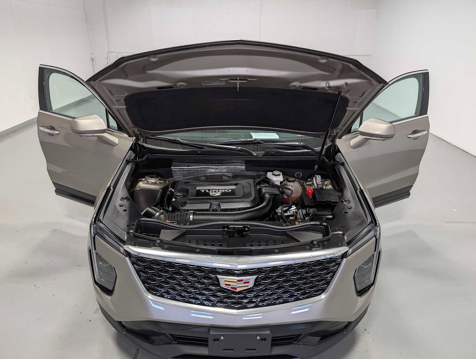 Certified 2025 Cadillac XT4 Premium Luxury AWD/4WD image 13