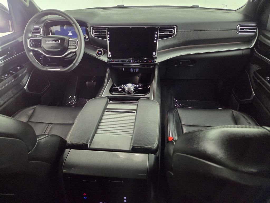 Certified 2025 Jeep Wagoneer 4WD image 29