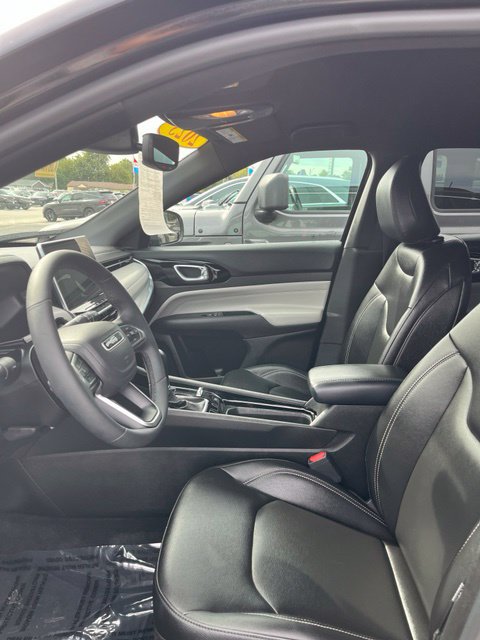 Used 2025 Jeep Compass Limited AWD/4WD image 11
