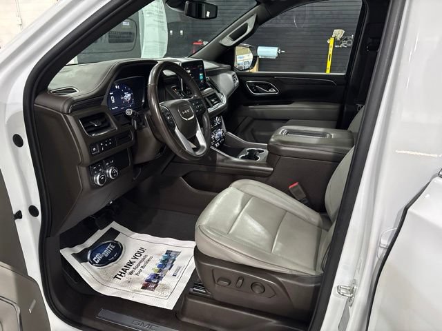 Used 2023 GMC Yukon XL SLT AWD/4WD image 11