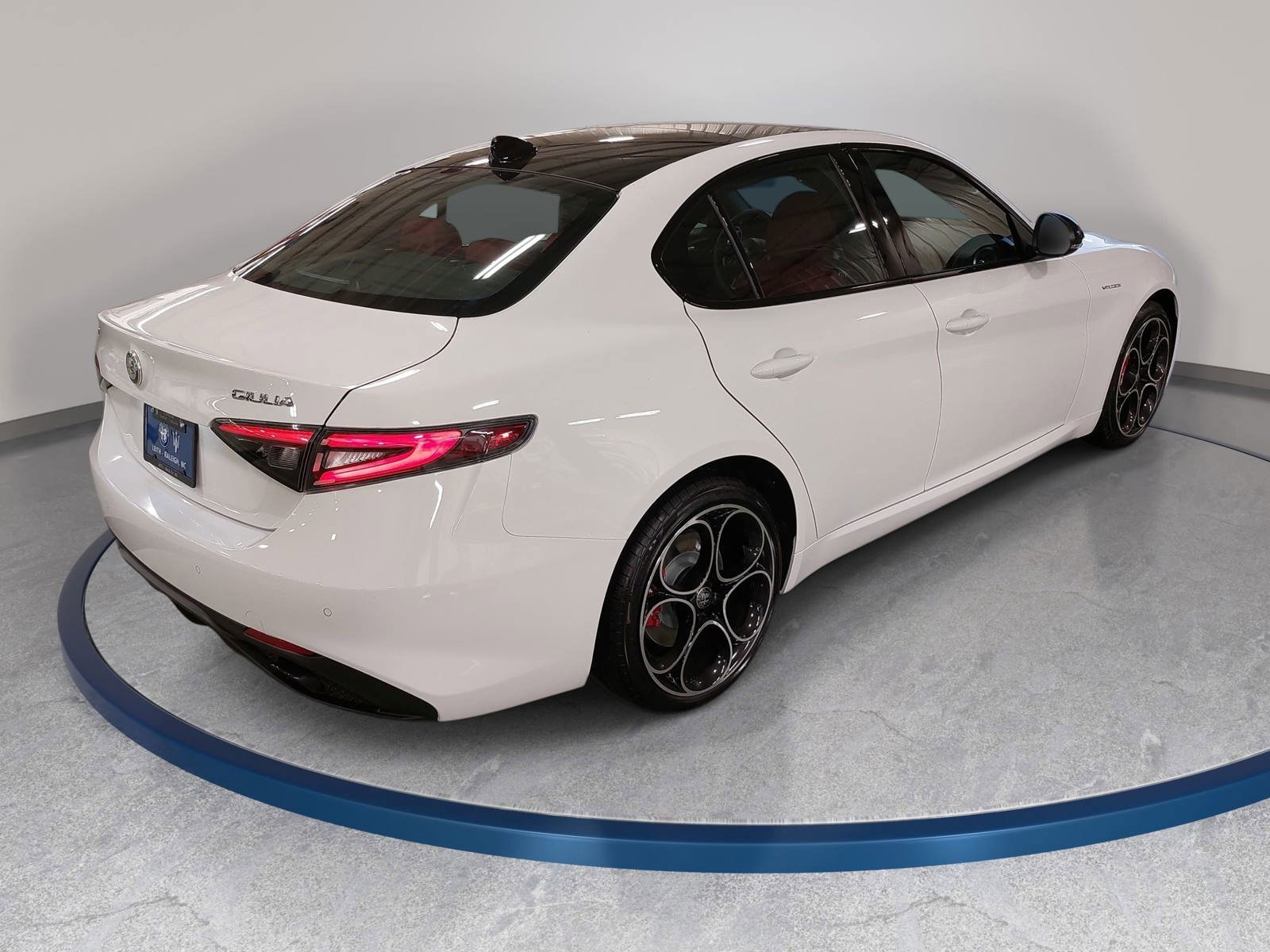 New 2025 Alfa Romeo Giulia AWD w/ Veloce Package AWD image 5