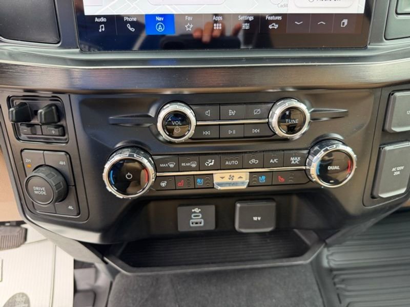 Used 2024 Ford F350 Lariat w/ Chrome Package image 11