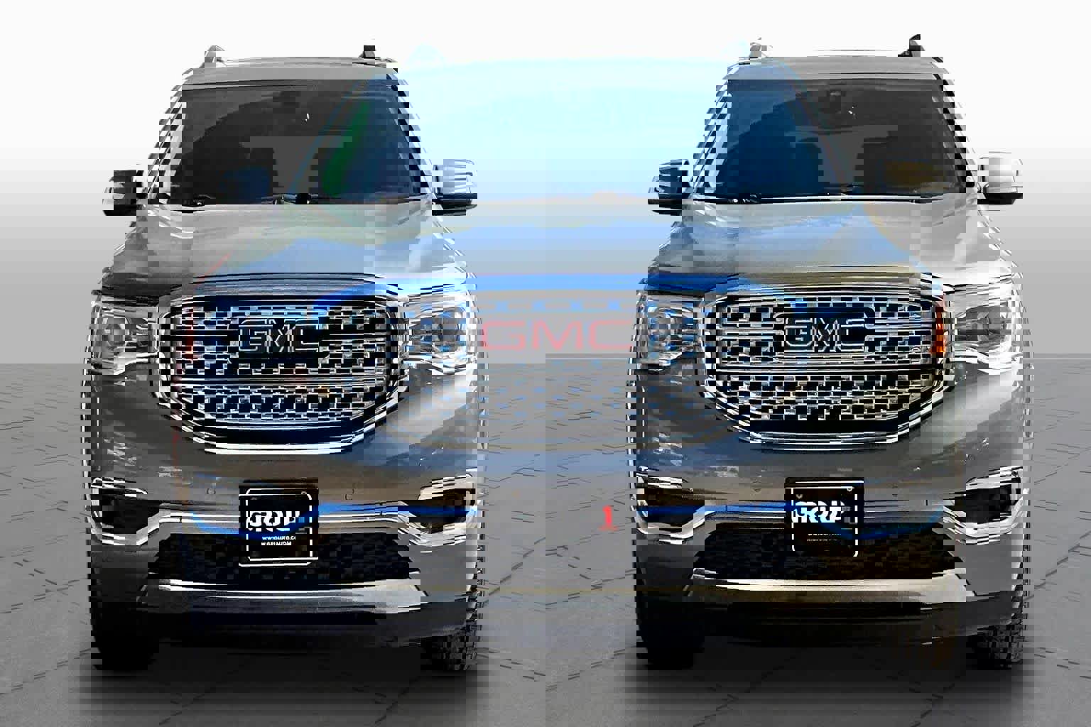 Used 2019 GMC Acadia Denali image 4