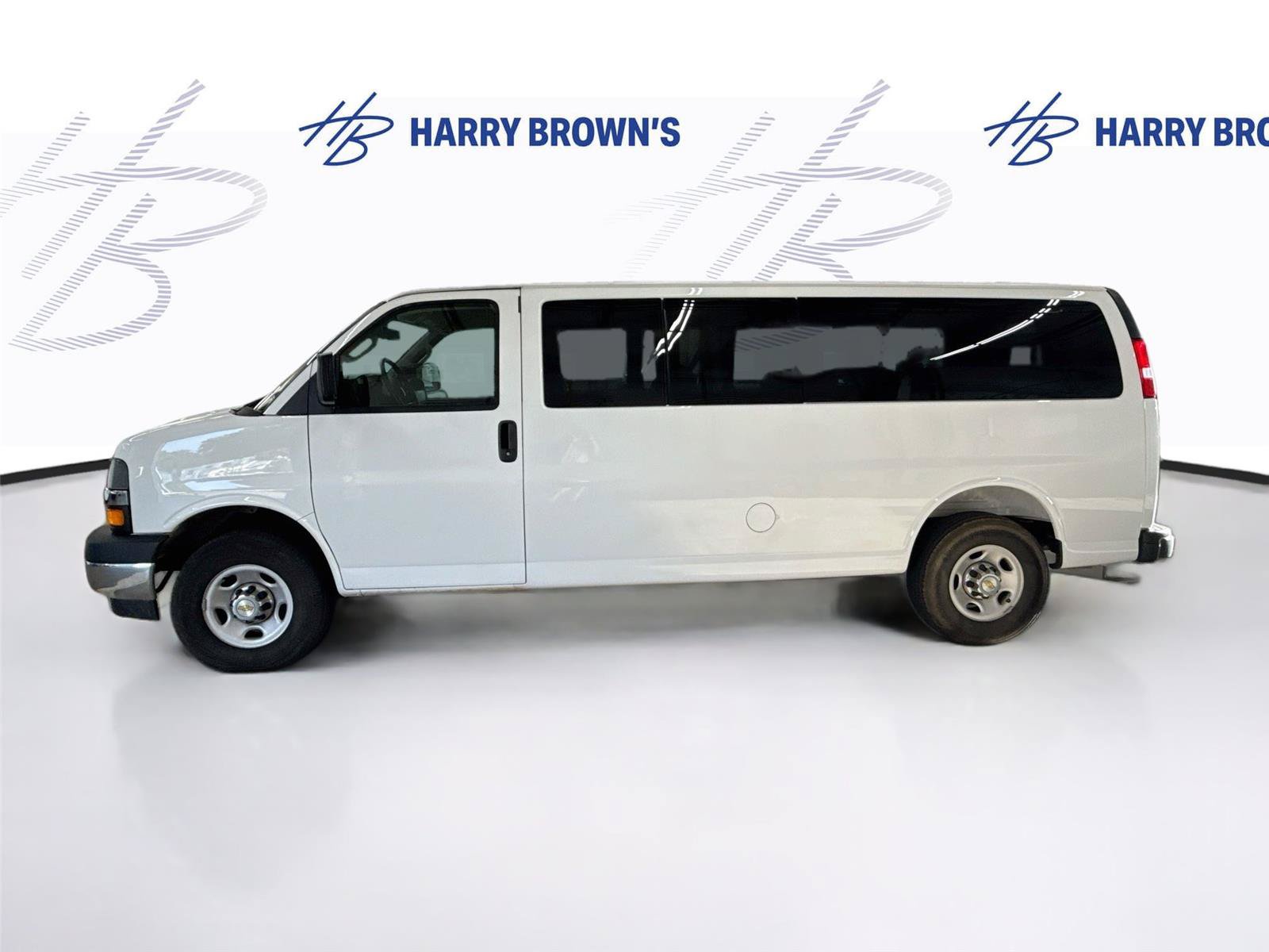 Used 2025 Chevrolet Express 3500 LT w/ LT Preferred Equipment Group RWD image 8