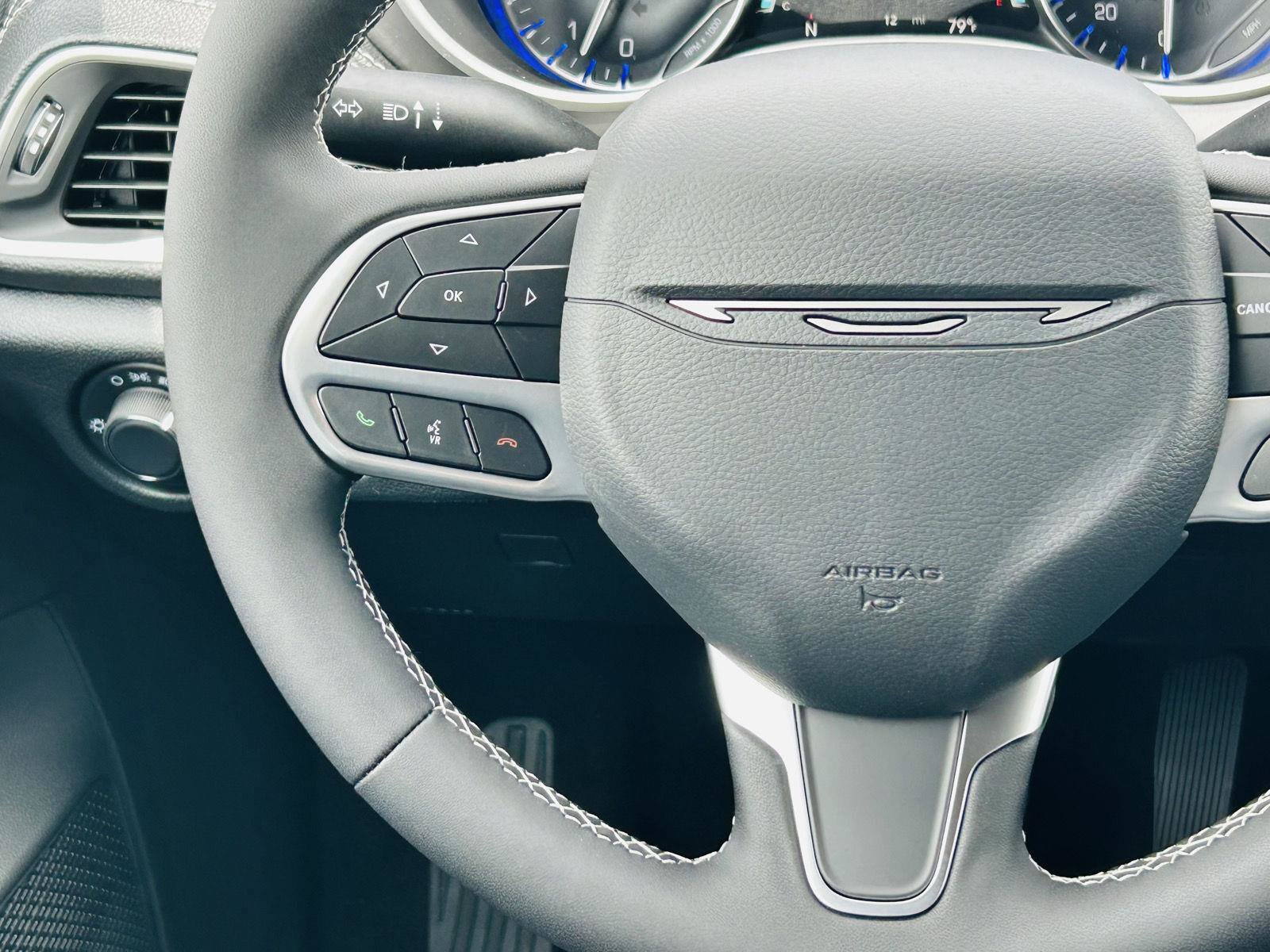 New 2027 Chrysler Pacifica Select FWD image 17