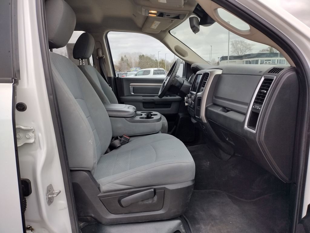 Used 2019 RAM 1500 Classic SLT image 10