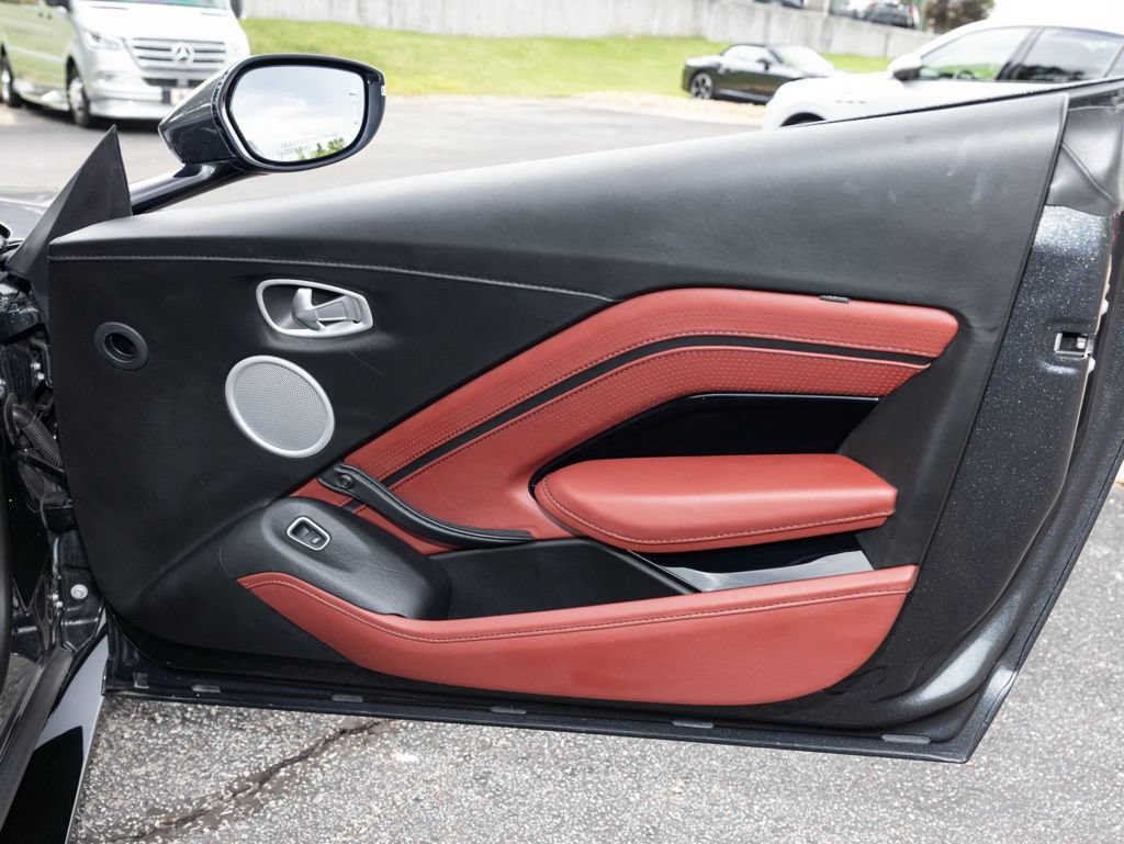 Used 2021 Aston Martin V8 Vantage Roadster RWD image 49