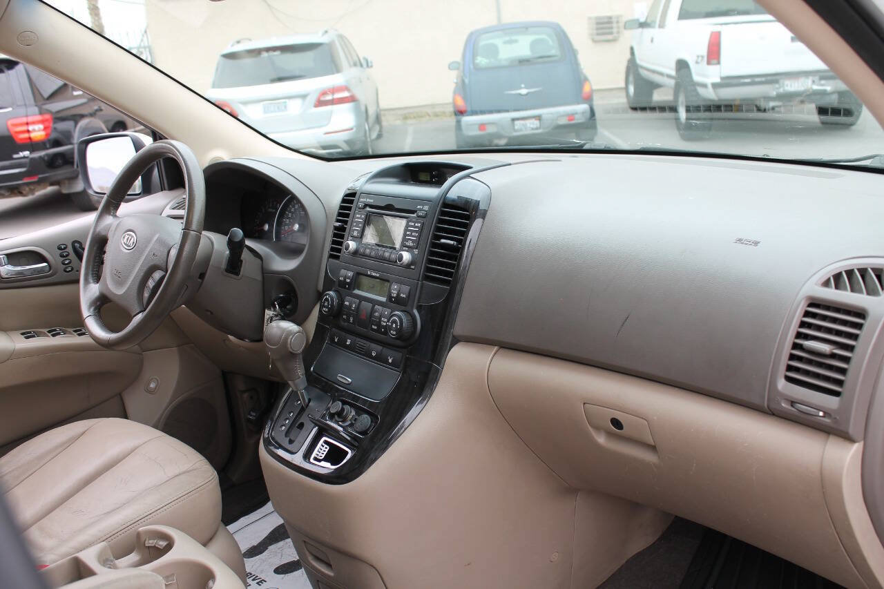 Used 2012 Kia Sedona EX w/ Luxury Pkg FWD image 28
