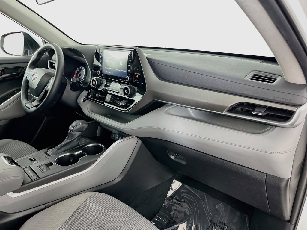 Used 2022 Toyota Highlander LE FWD image 33