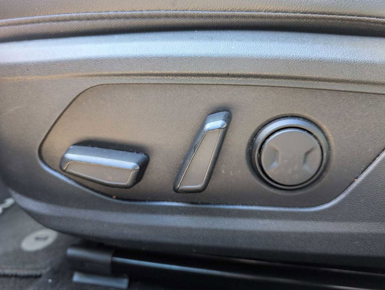 Used 2023 Hyundai Elantra Limited image 17