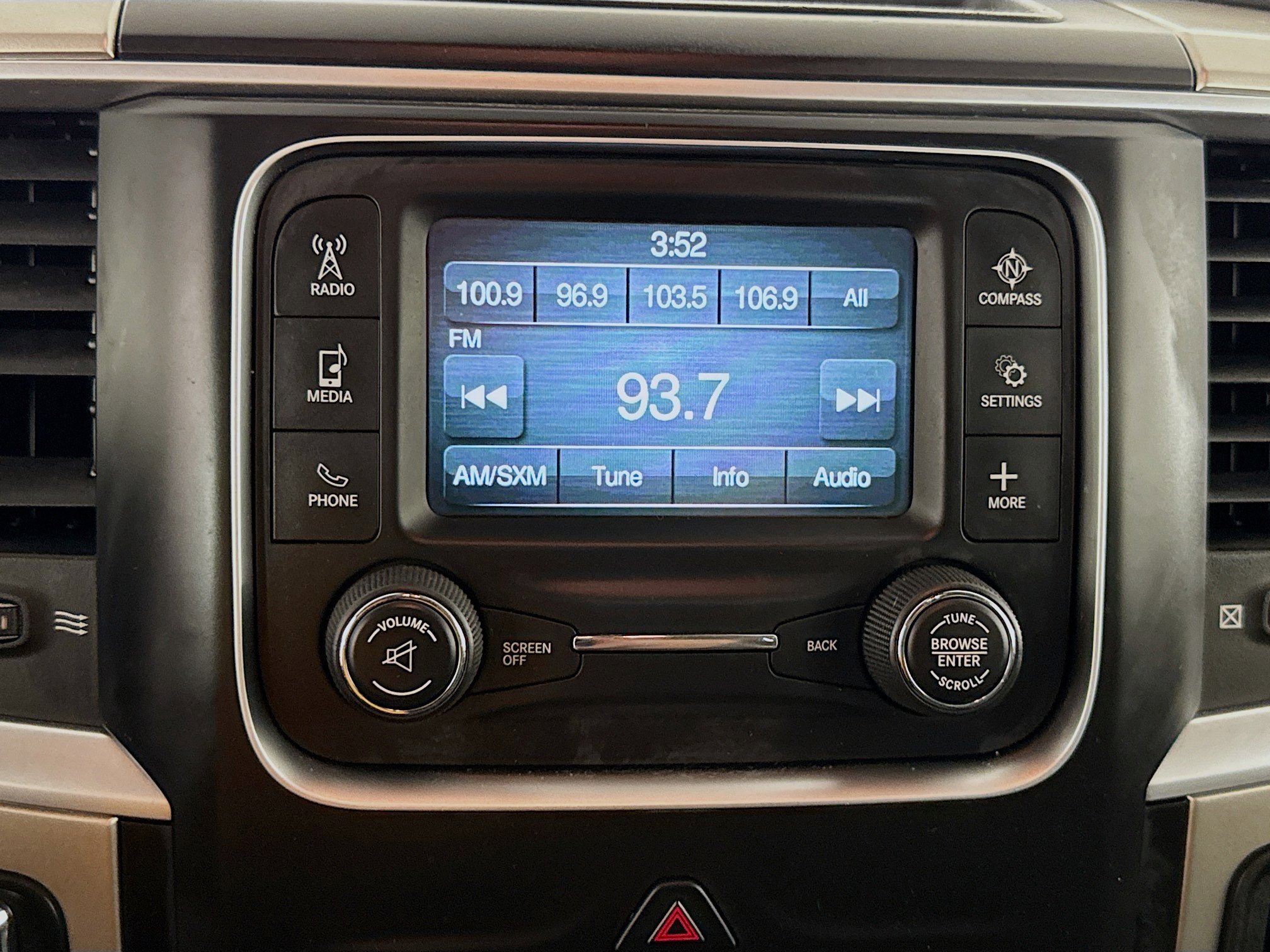 Used 2019 RAM 1500 Classic SLT RWD image 17