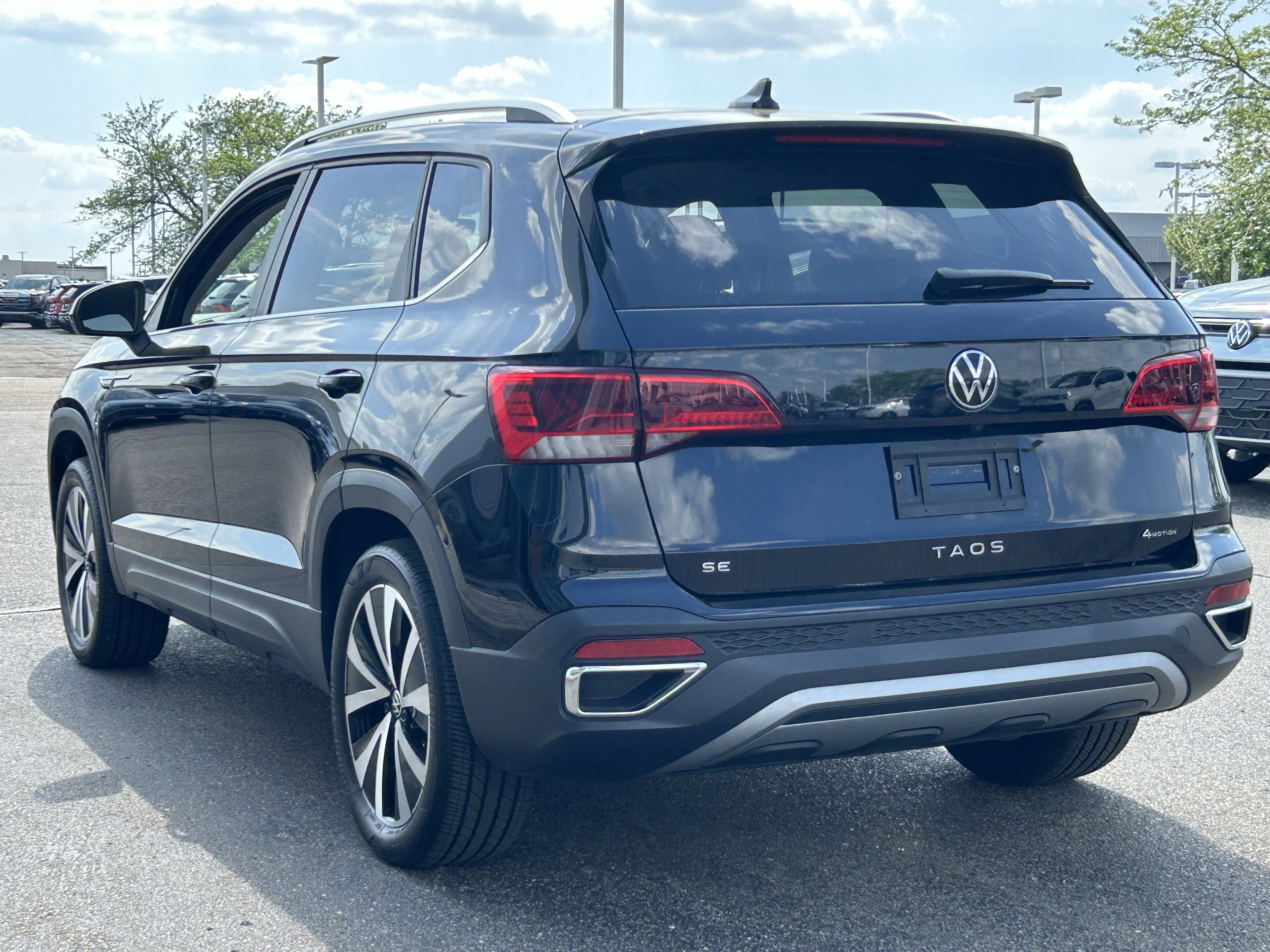 Certified 2023 Volkswagen Taos SE w/ Panoramic Sunroof Package AWD/4WD image 5